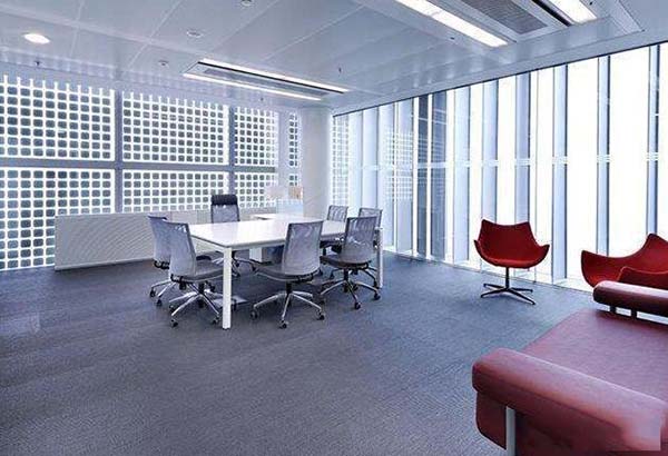 广州办公室装修中地毯和地板材料怎样做选择?